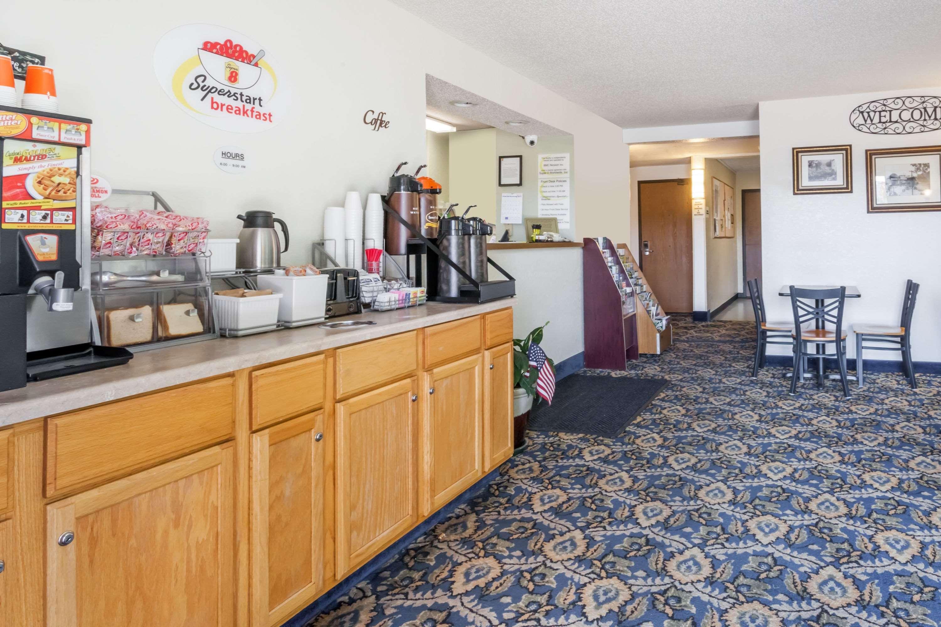 Super 8 By Wyndham Norwich Hotell Exteriör bild